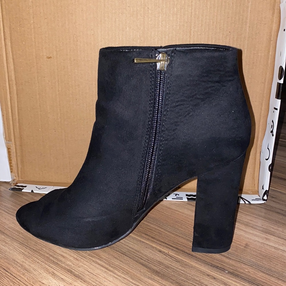 Open toe booties - Picture 2 of 2